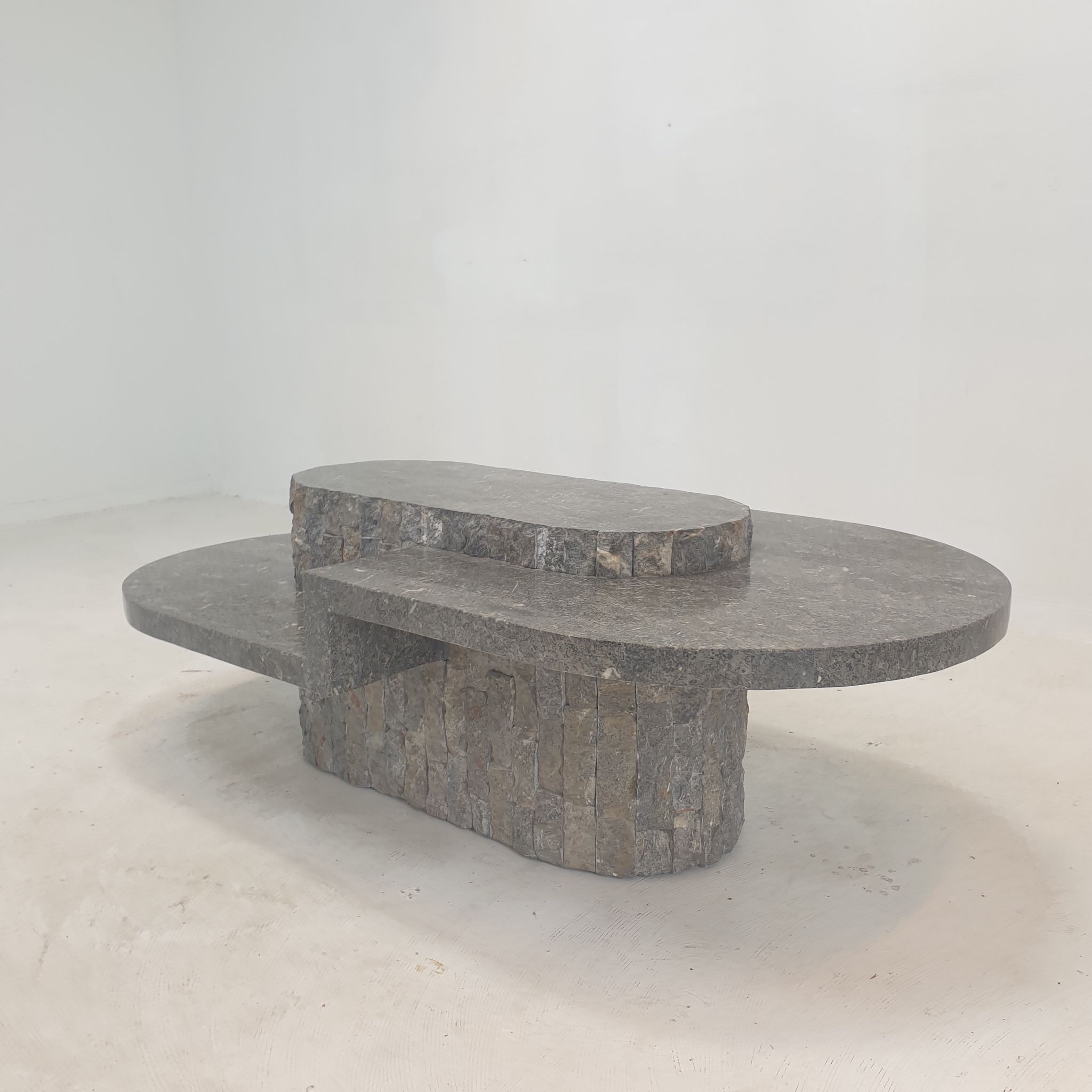 Table basse en pierre fossile, Magnussen Ponte, années 1980