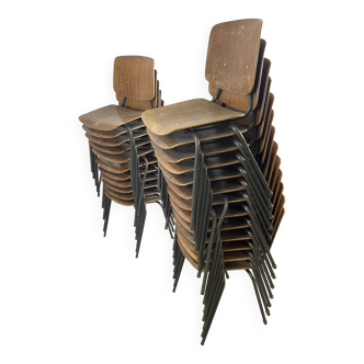 Lot de 24 chaises d’école bois chêne pieds taupe Kho Liang années 60 Pays-Bas