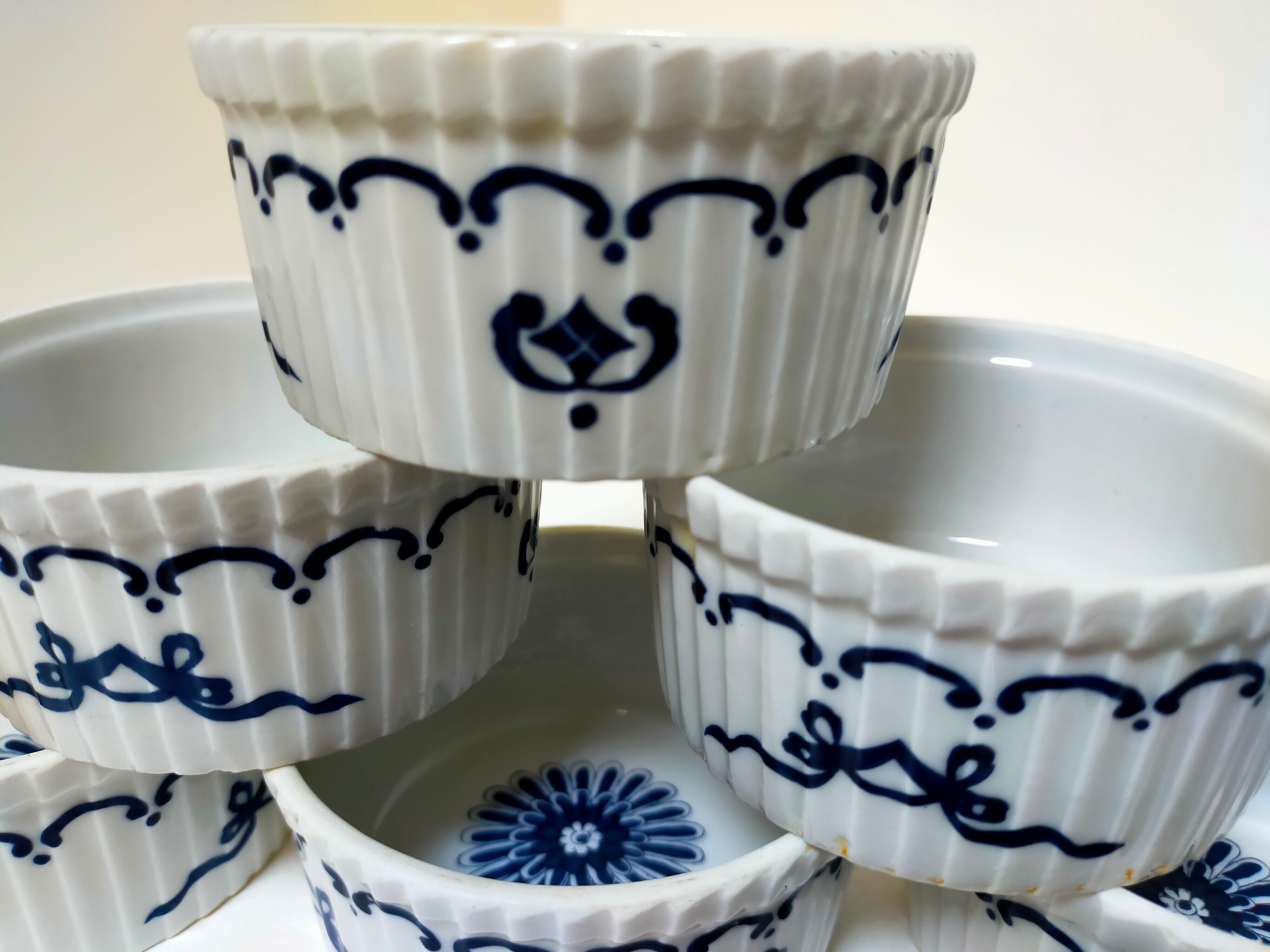 Lot De Ramequins Anciens En Porcelaine Blanche – Fabrication Française – Occasion Bon état