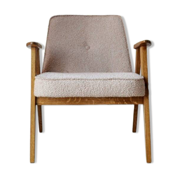 Fauteuil vintage en chêne, motif bouclé « poudre rose », création de Chierowsk.