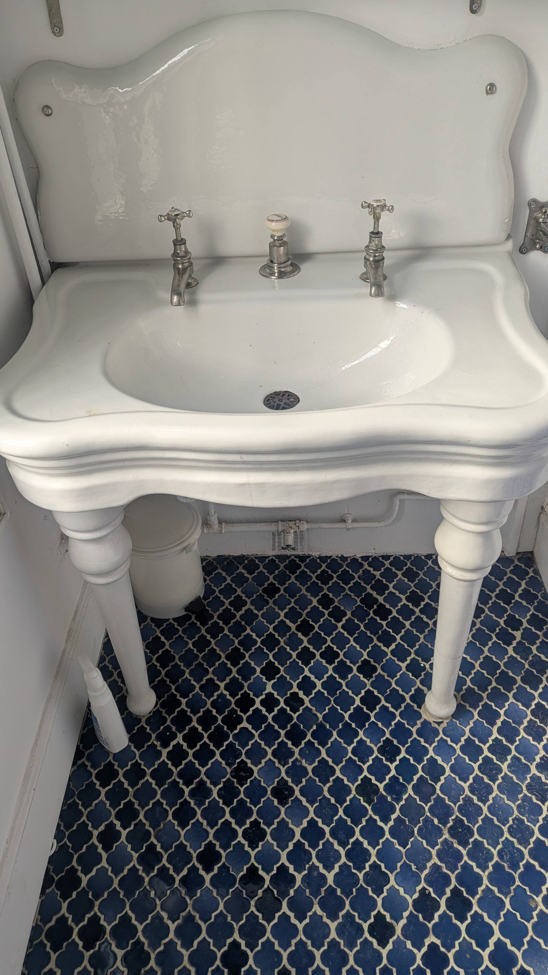 Set of a sink and its retro ceramic splashback.