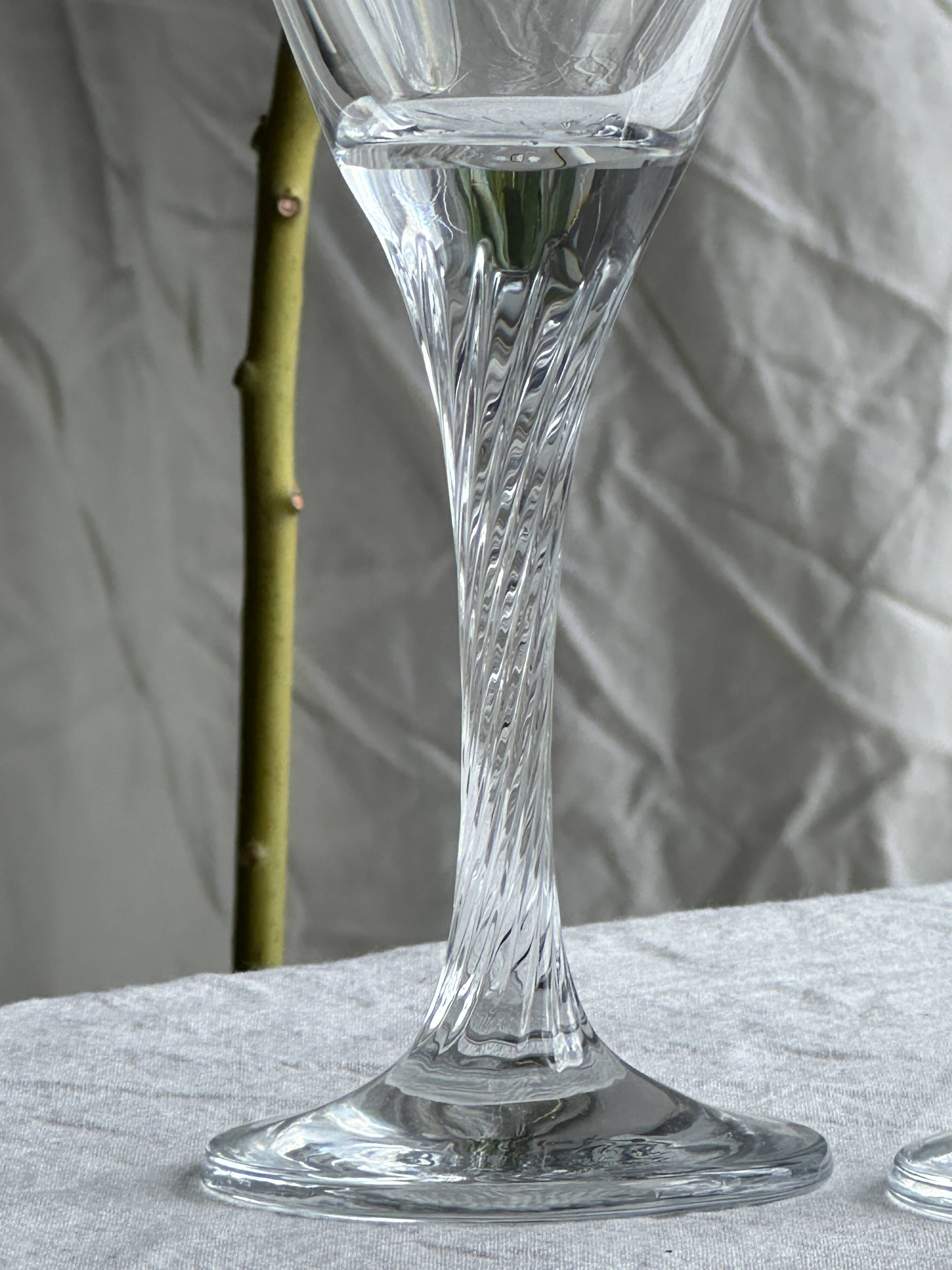 Set of 6 twisted ribbed glass wine glasses