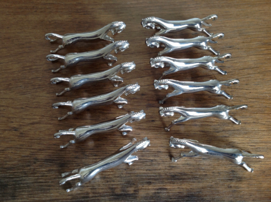 6 Metal horse knife holders