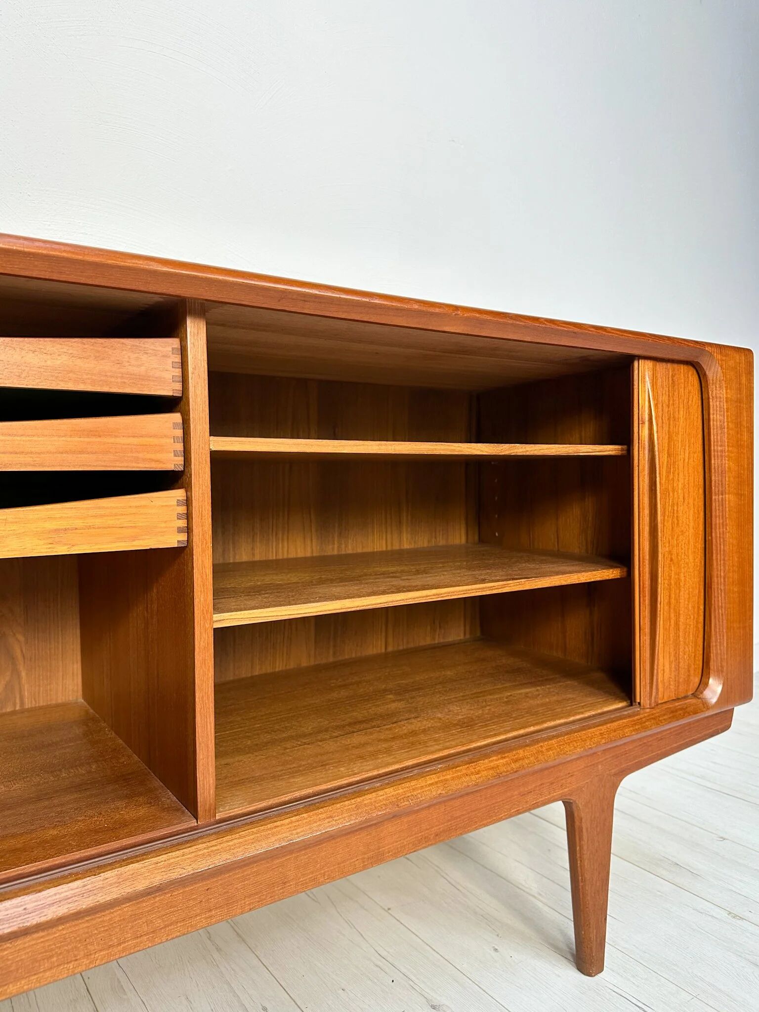 Enfilade danoise en teck par Bernhard Pedersen & Son, années 1960