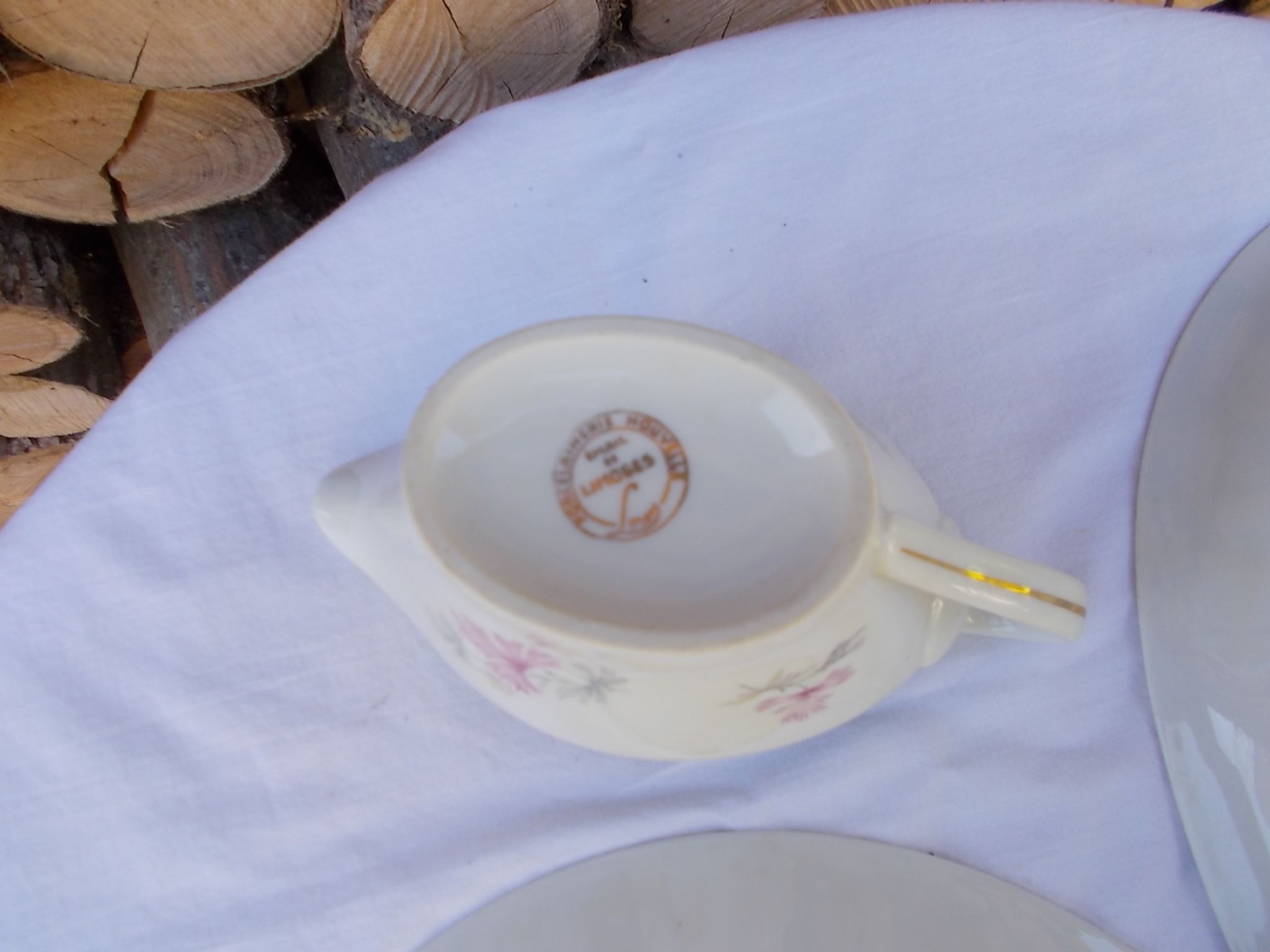 Ceramic service with 5 dishes