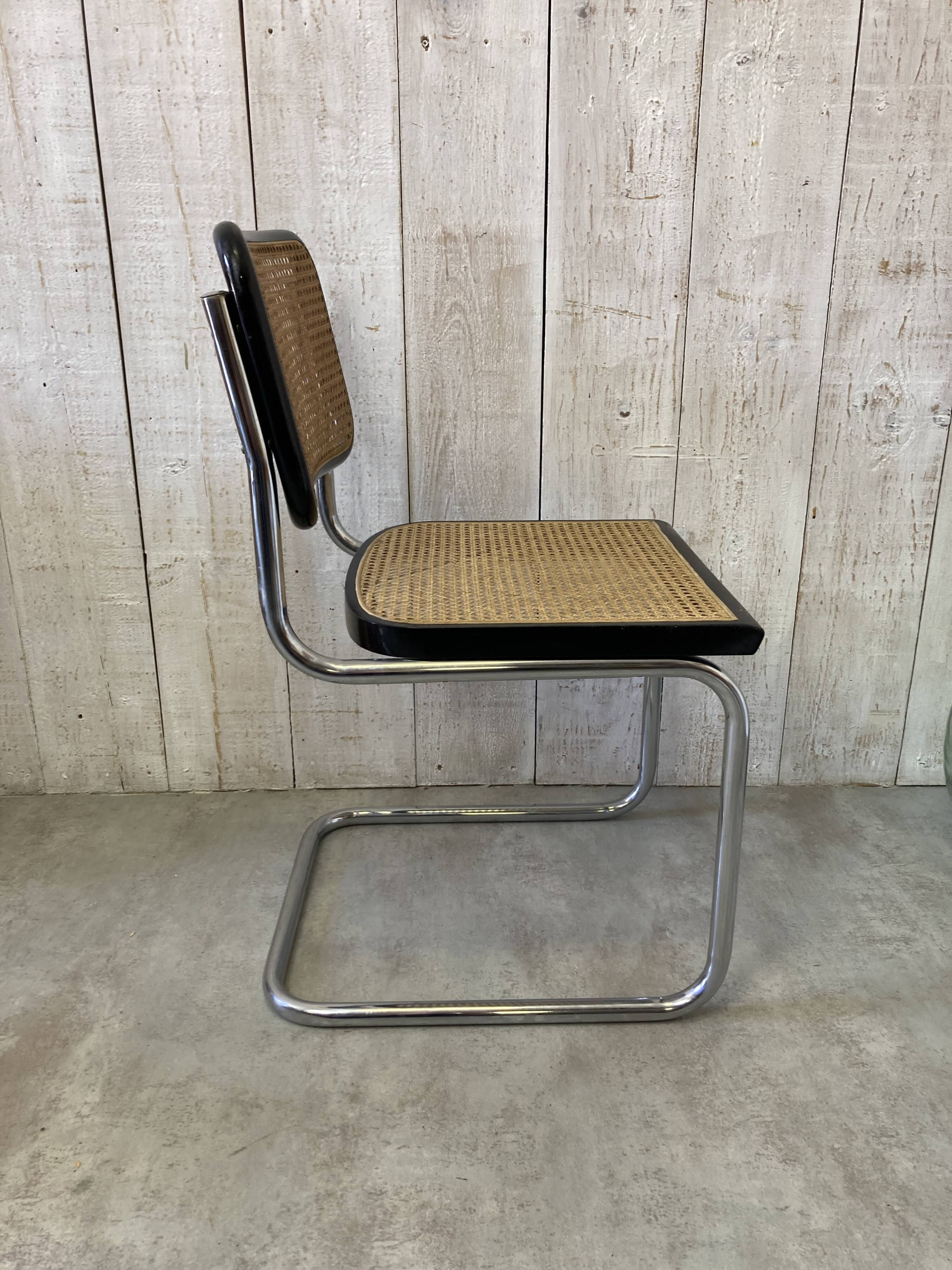 Chaise B32 noire Breuer