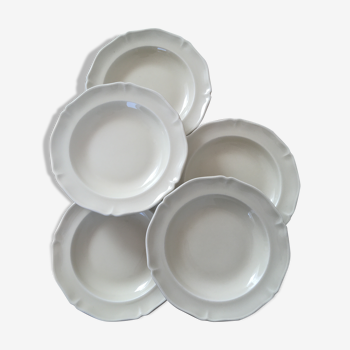 Cream-colored hollow plates