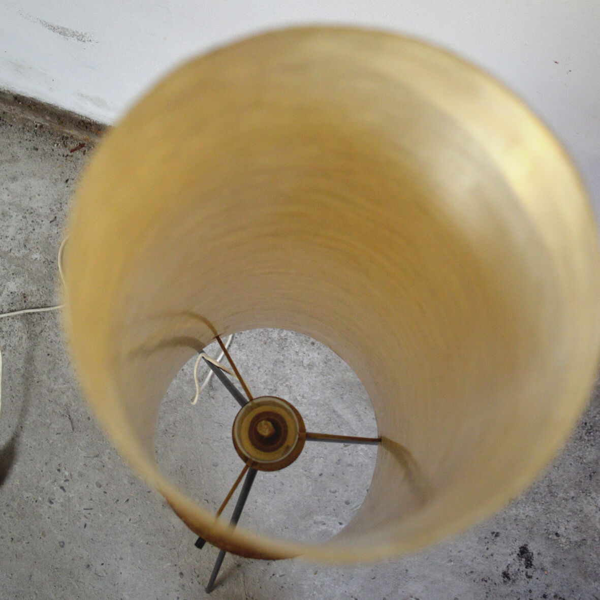 Floor lamp tripod metal