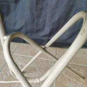 Lampadaire vintage dans le goût de Mathieu Matégot