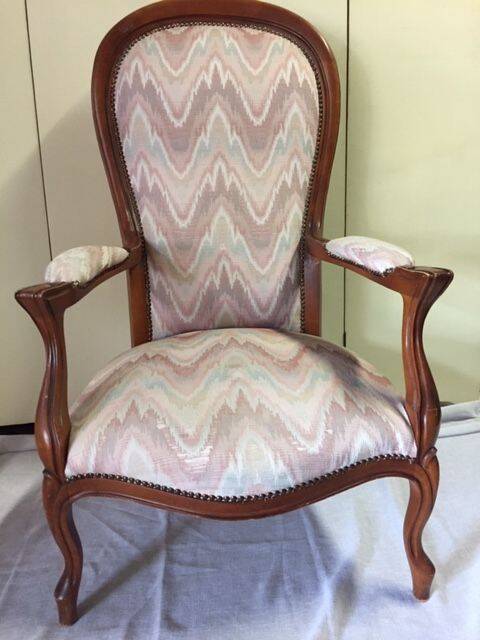 Large fauteuil voltaire "en violon" louis-philippe en noyer