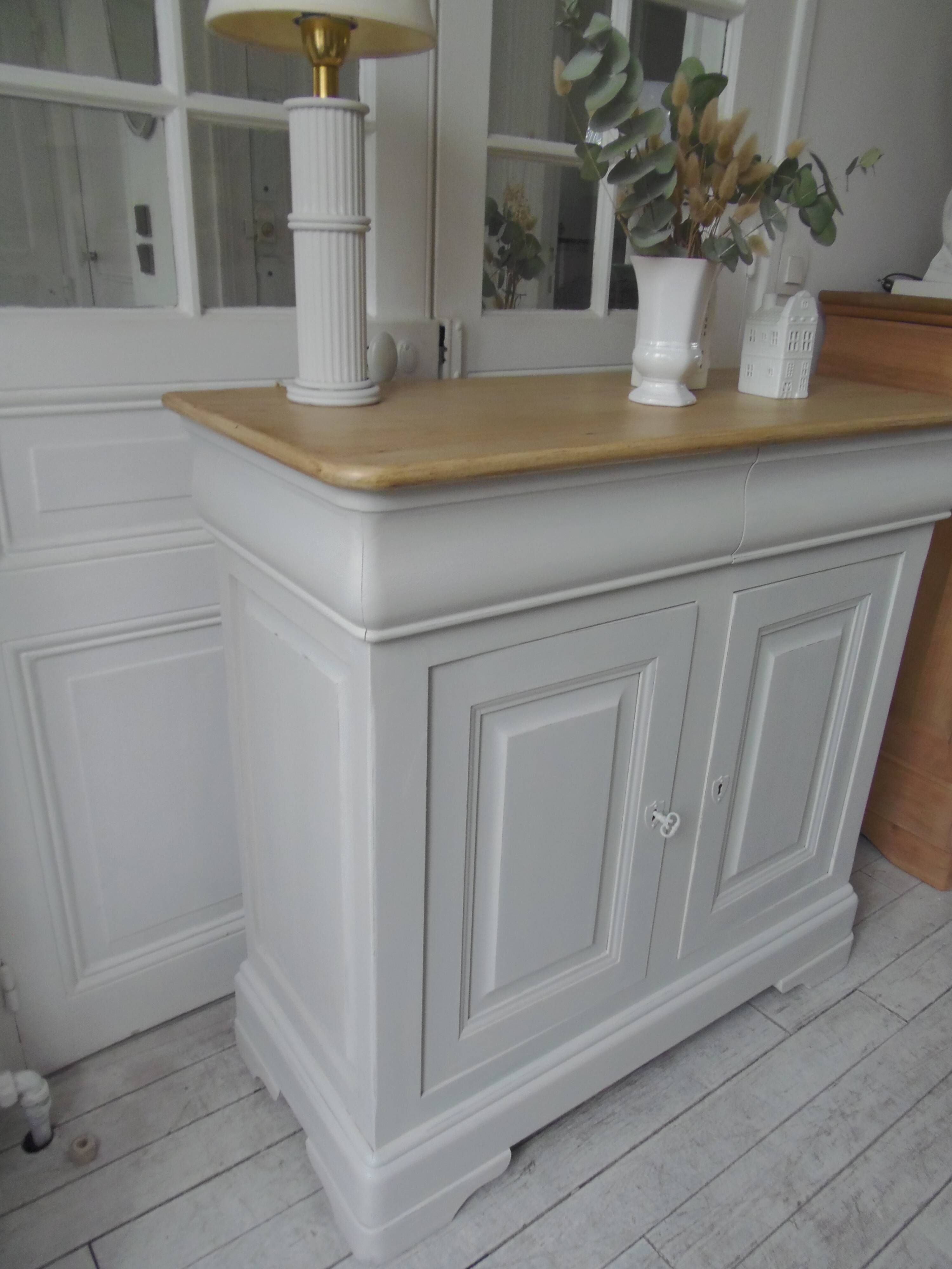 Louis Philippe style sideboard with pearl gray patina, 2 doors, drawers, wooden top.