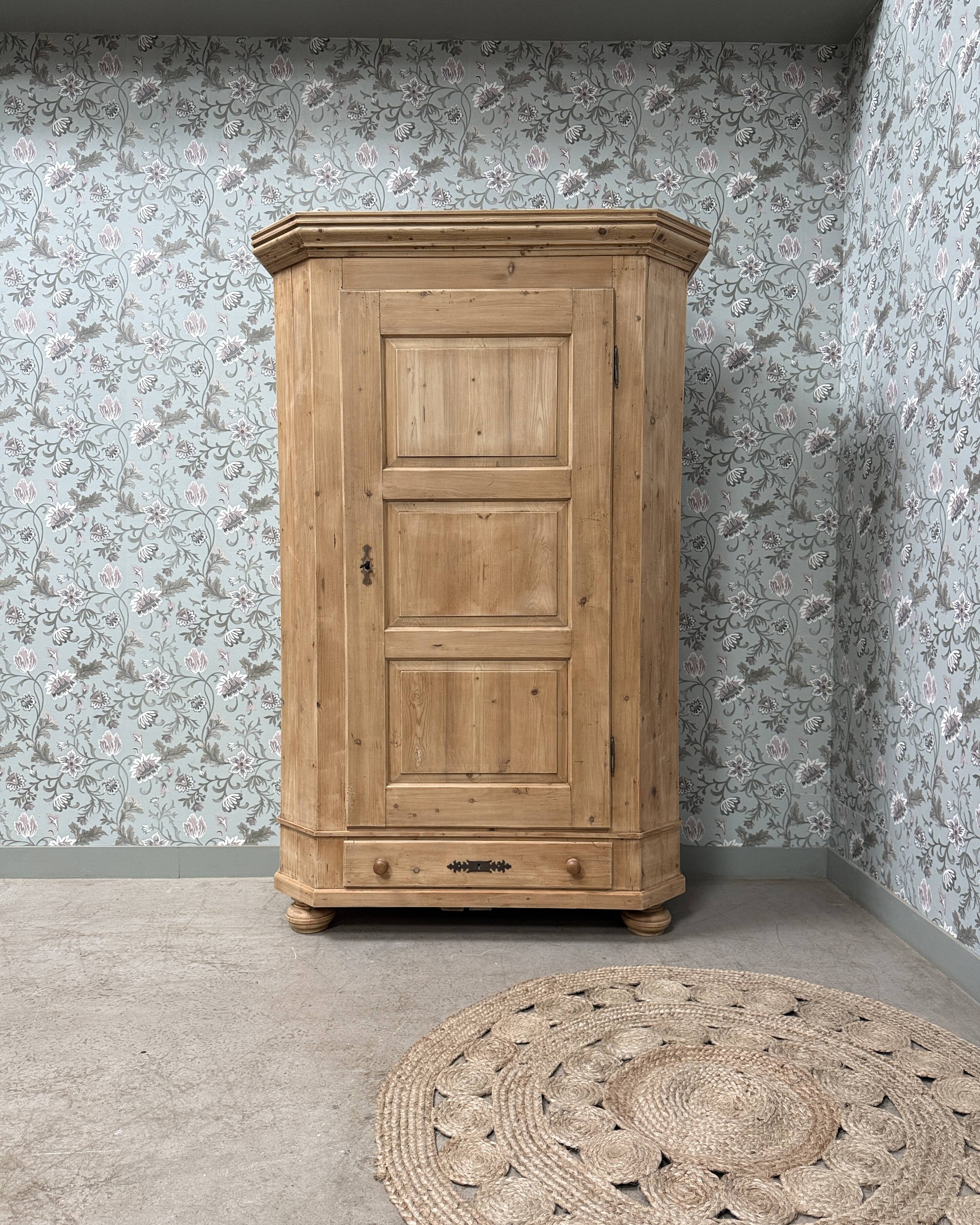 Antique pine bonnetière (renovated)