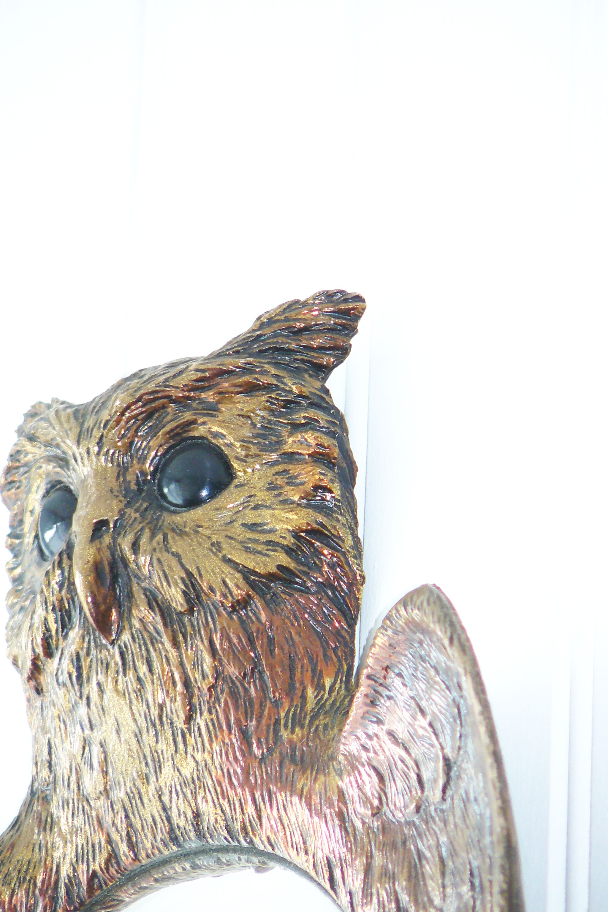 OWL-shaped curved mirror witch