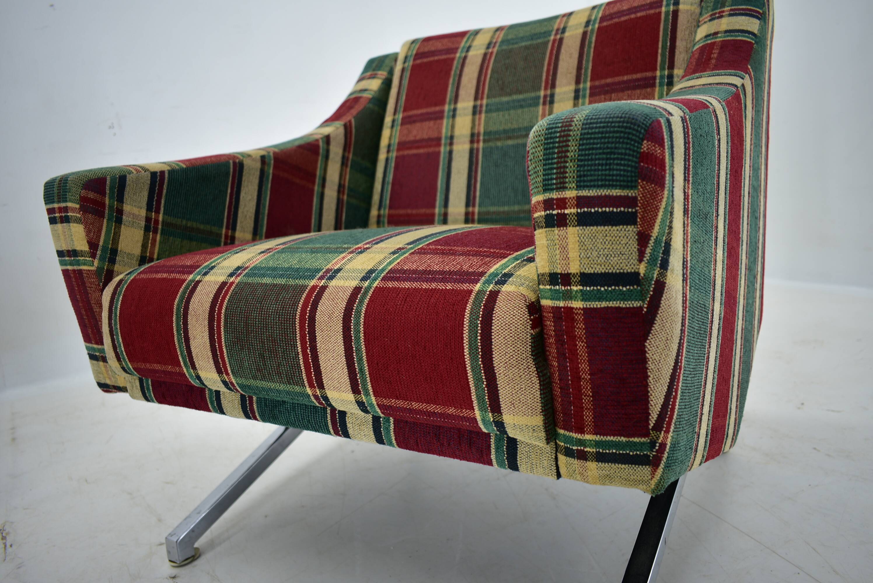 1970s Pair of Italian Design Armchairs