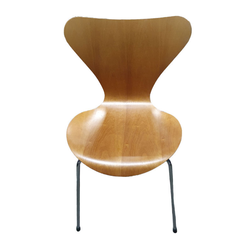 Series 7 chair by Arne Jacobsen for Fritz Hansen