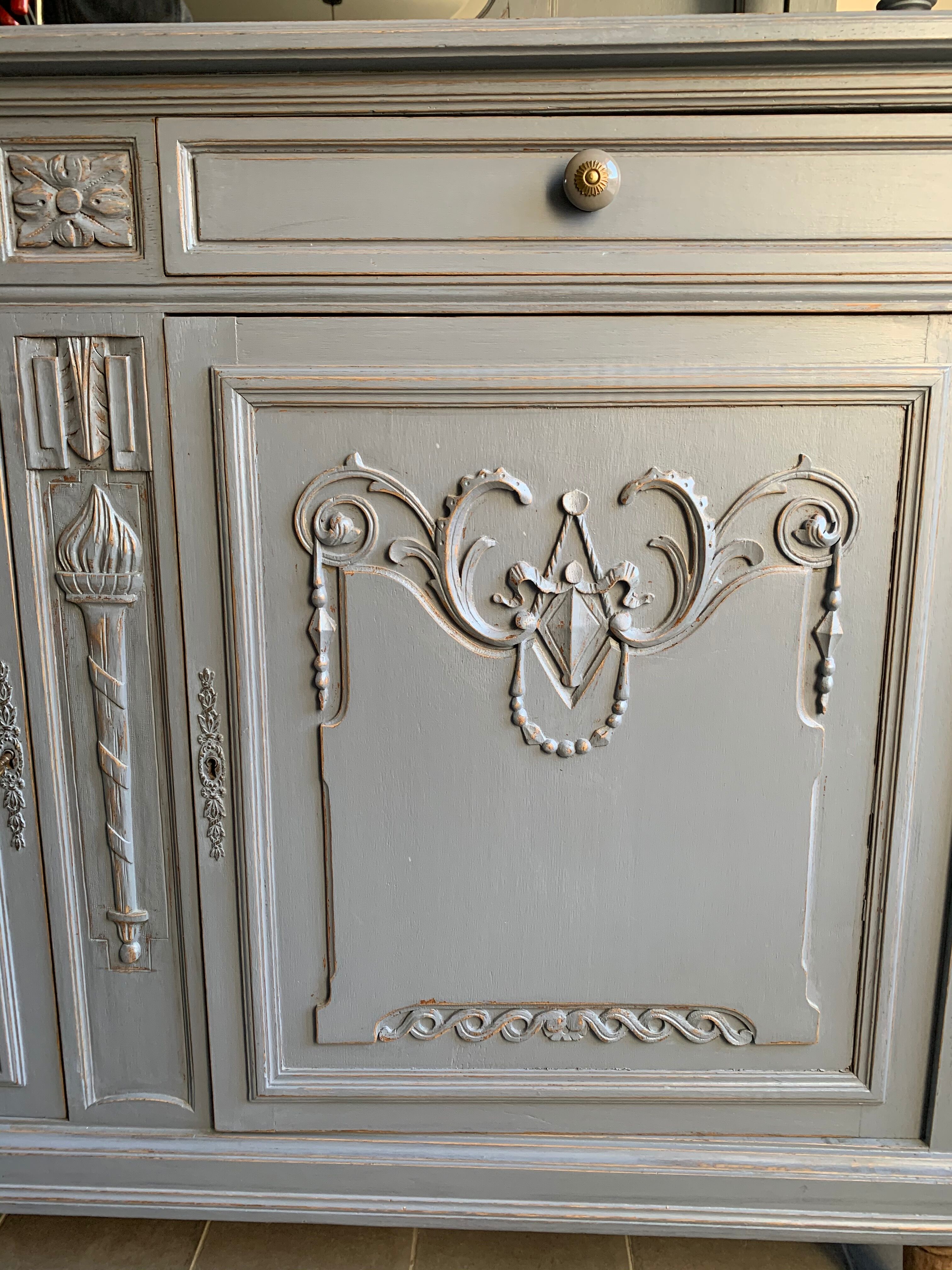 Buffet Louis XVI revamped