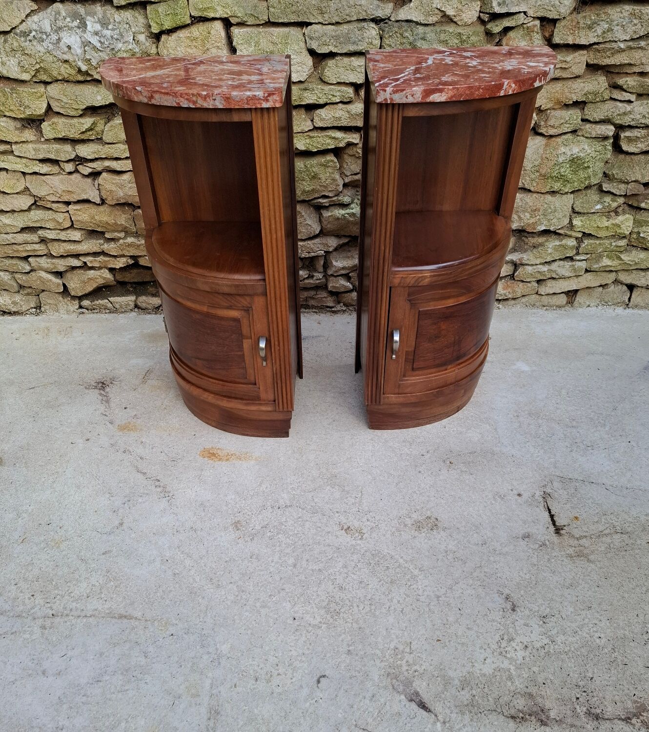 Corner bedside tables, in walnut