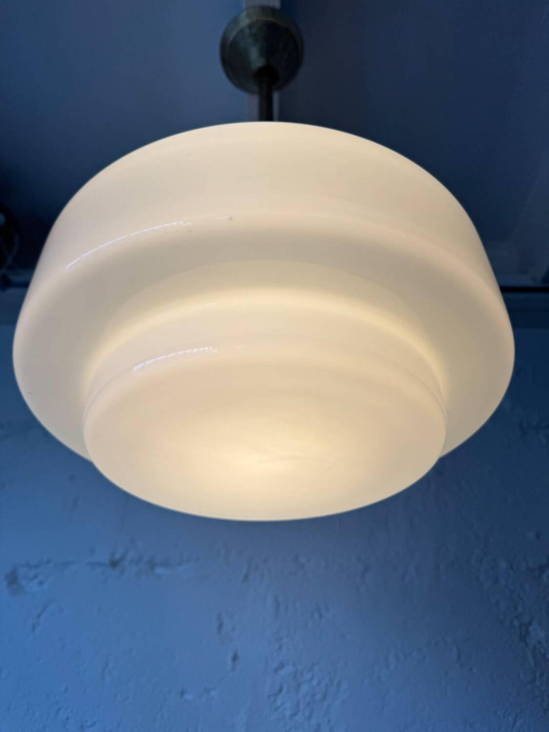 Lustre Art Déco opaline style Bauhaus