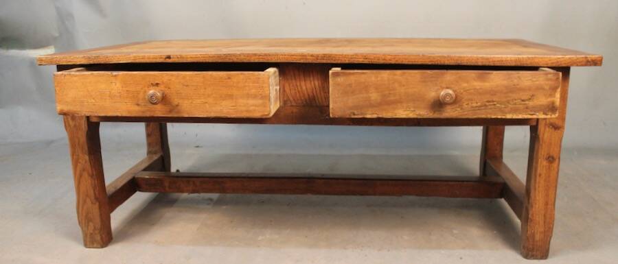 Opening oak coffee table with 2 drawers