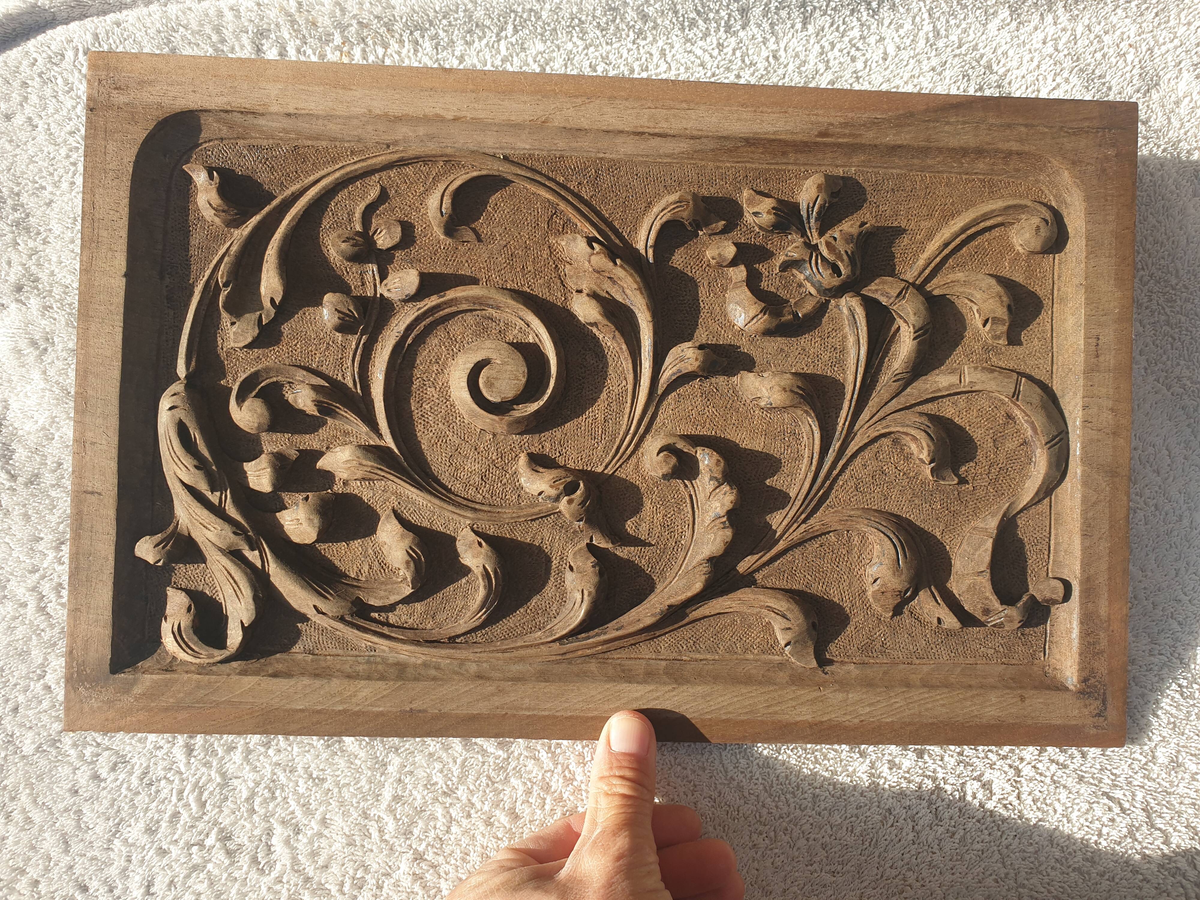 Pair of pediment / bas relief / carved wooden plaque