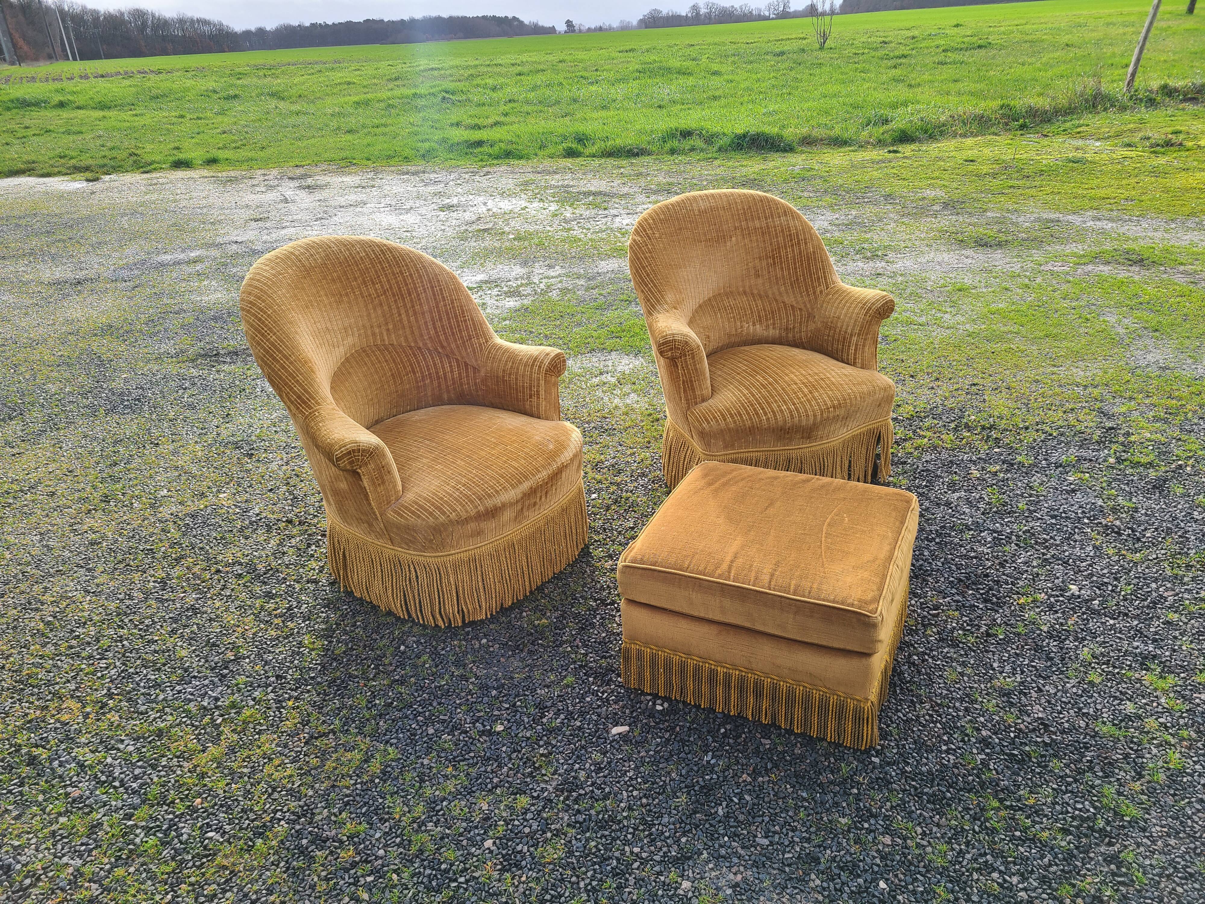 Set of toad armchairs and vintage yellow ottoman