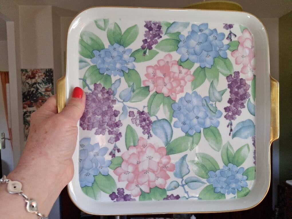 Plate/Plateau in porcelain with gold decoration