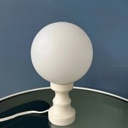 Lampe de table Space Age blanche en verre opalin