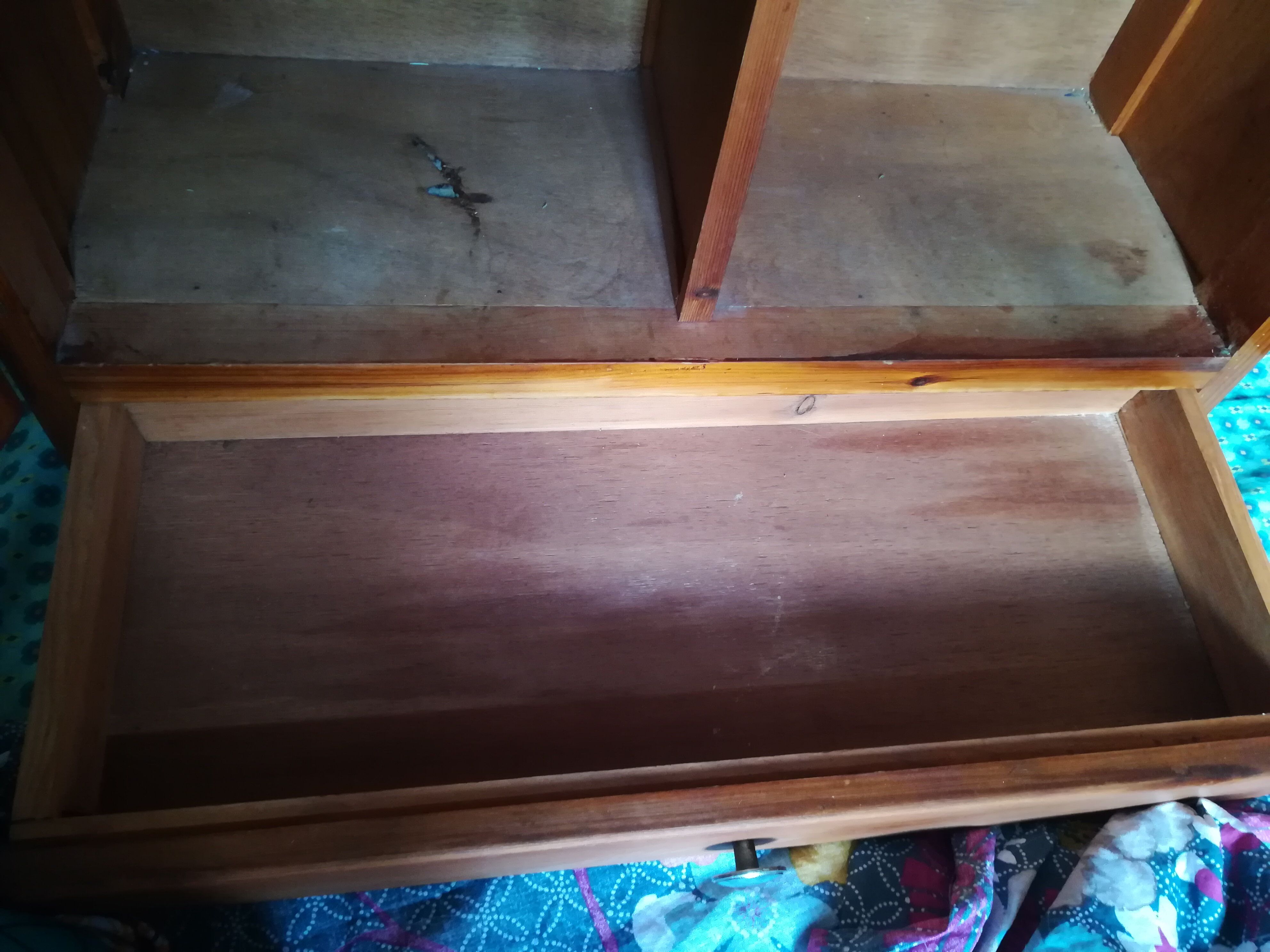 Cabinet a pharmacy art deco