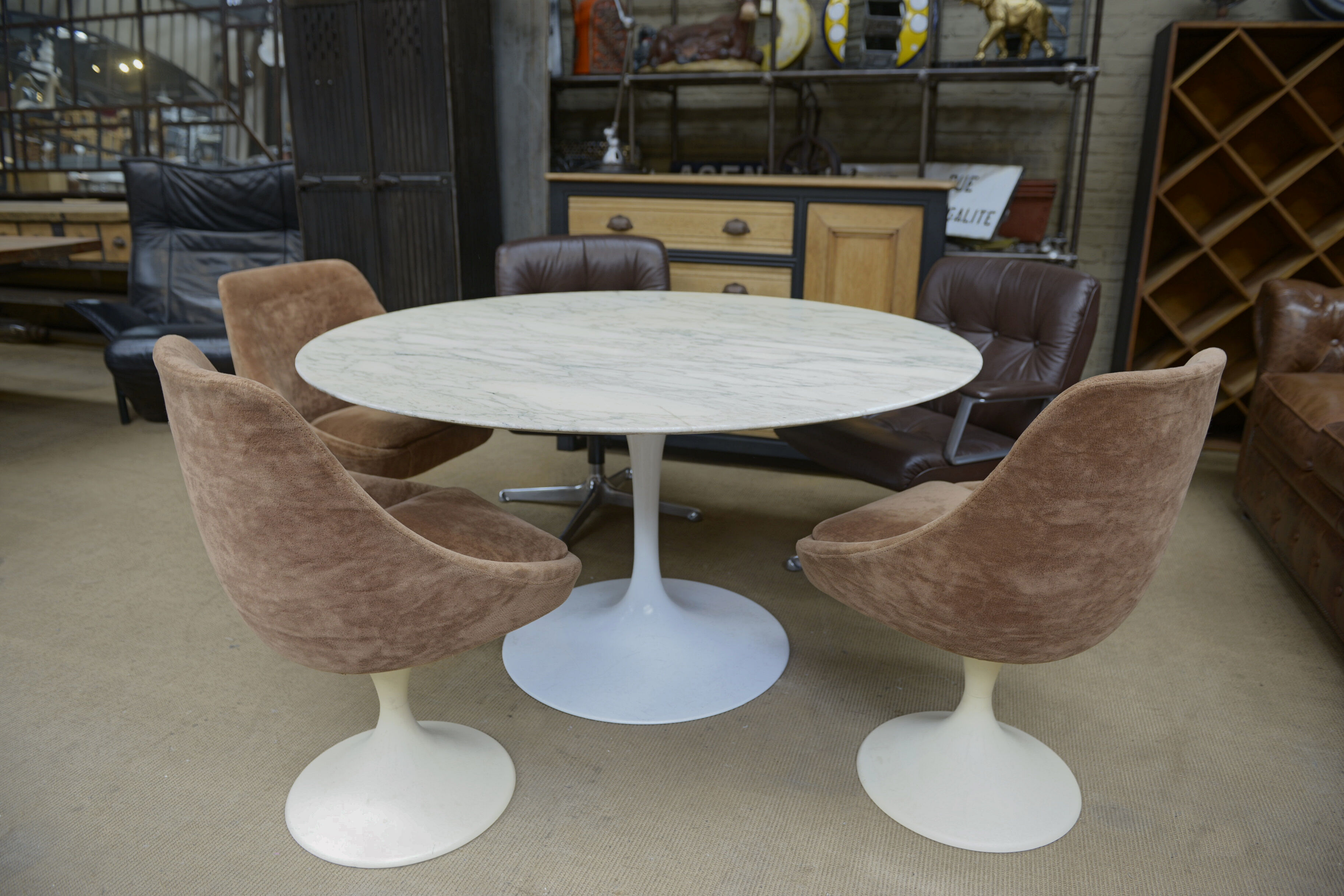 Round table "tulip 137" in marble, Eero Saarinen, Knoll 1960