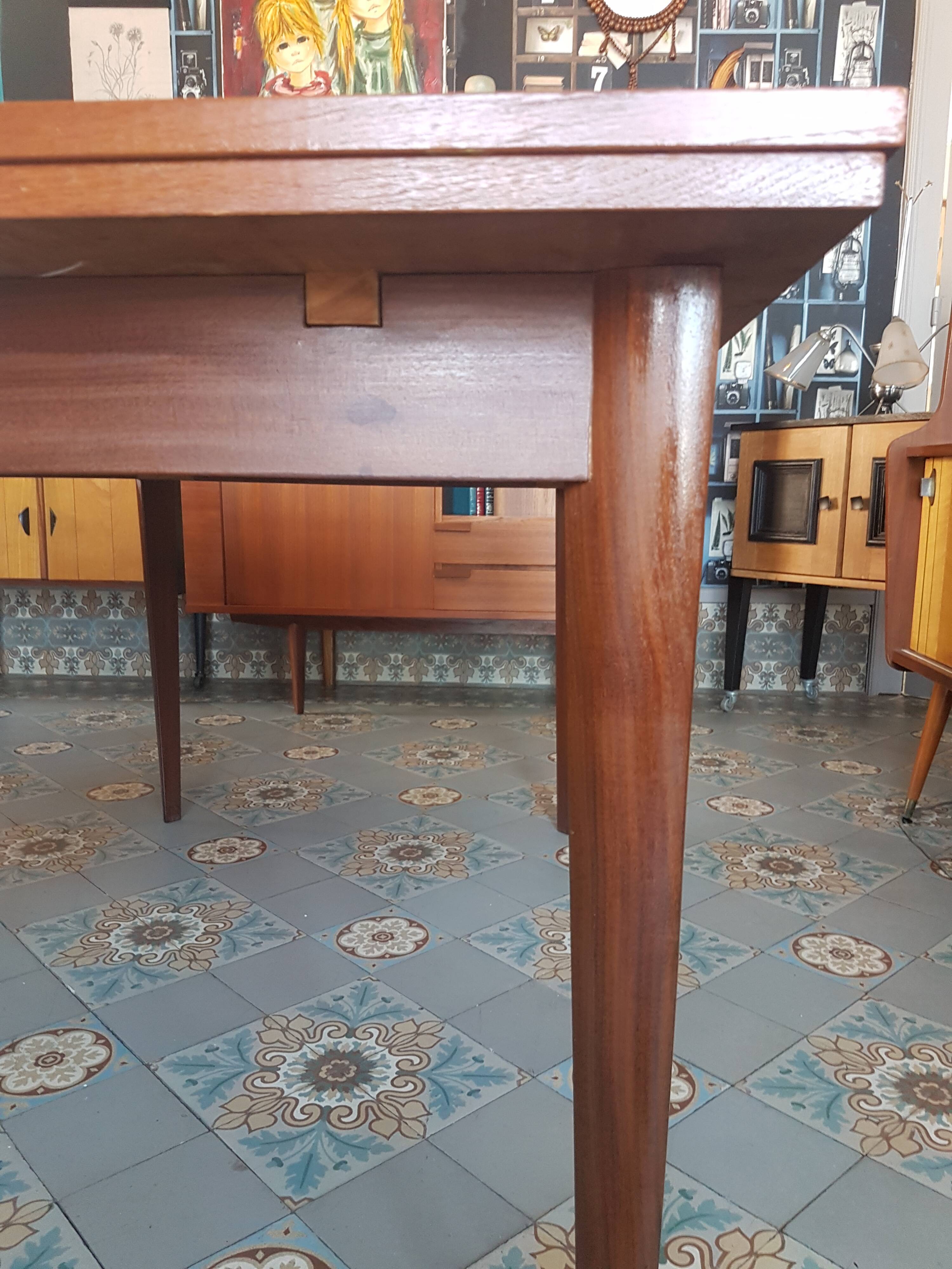 Extendable table 60s
