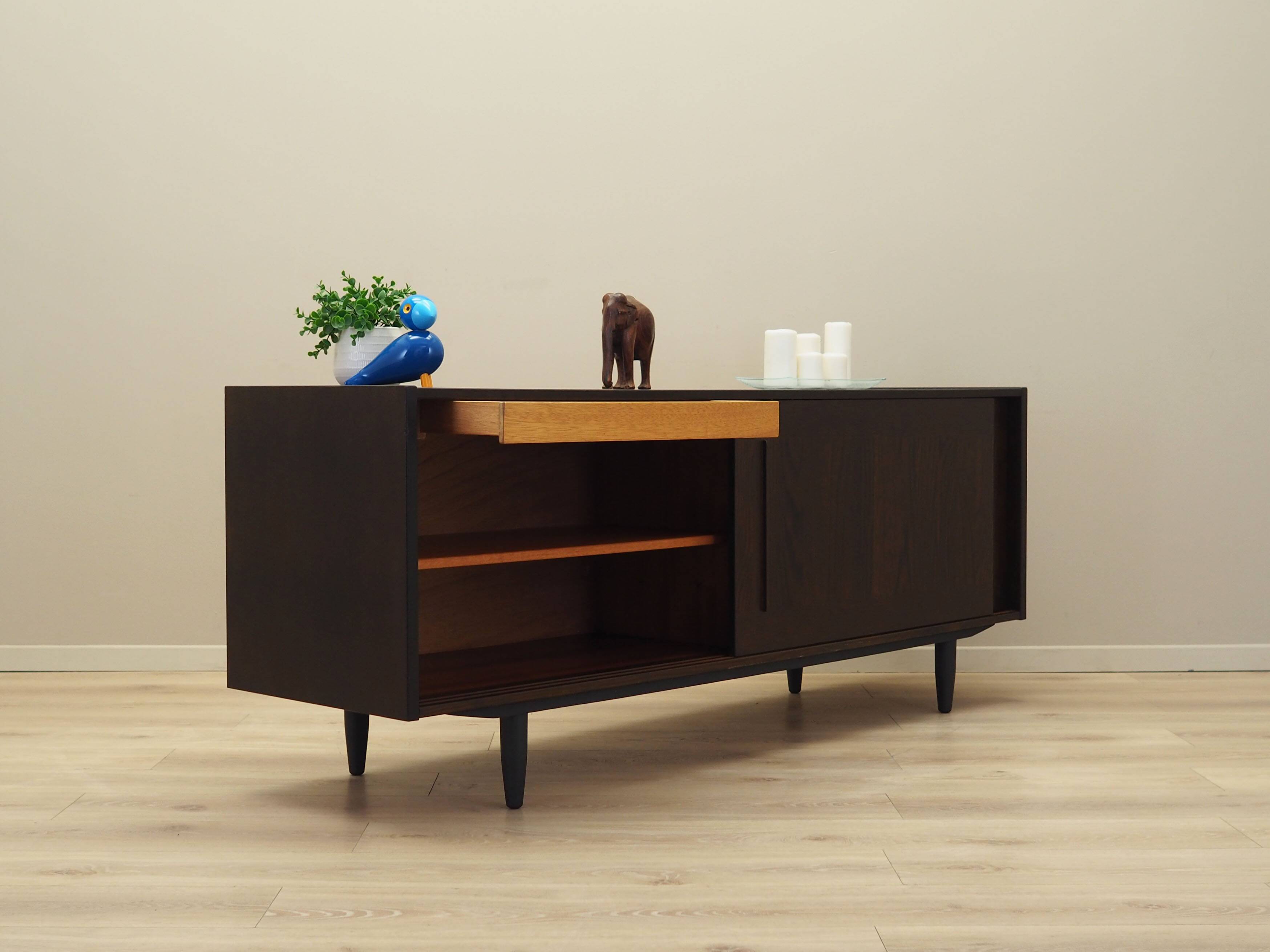 Buffet en chêne, design danois, années 1970, production : Danemark