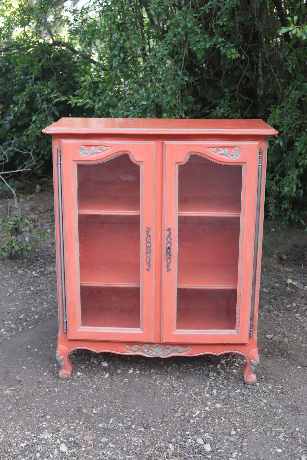 Buffet vitrine rouge terracota