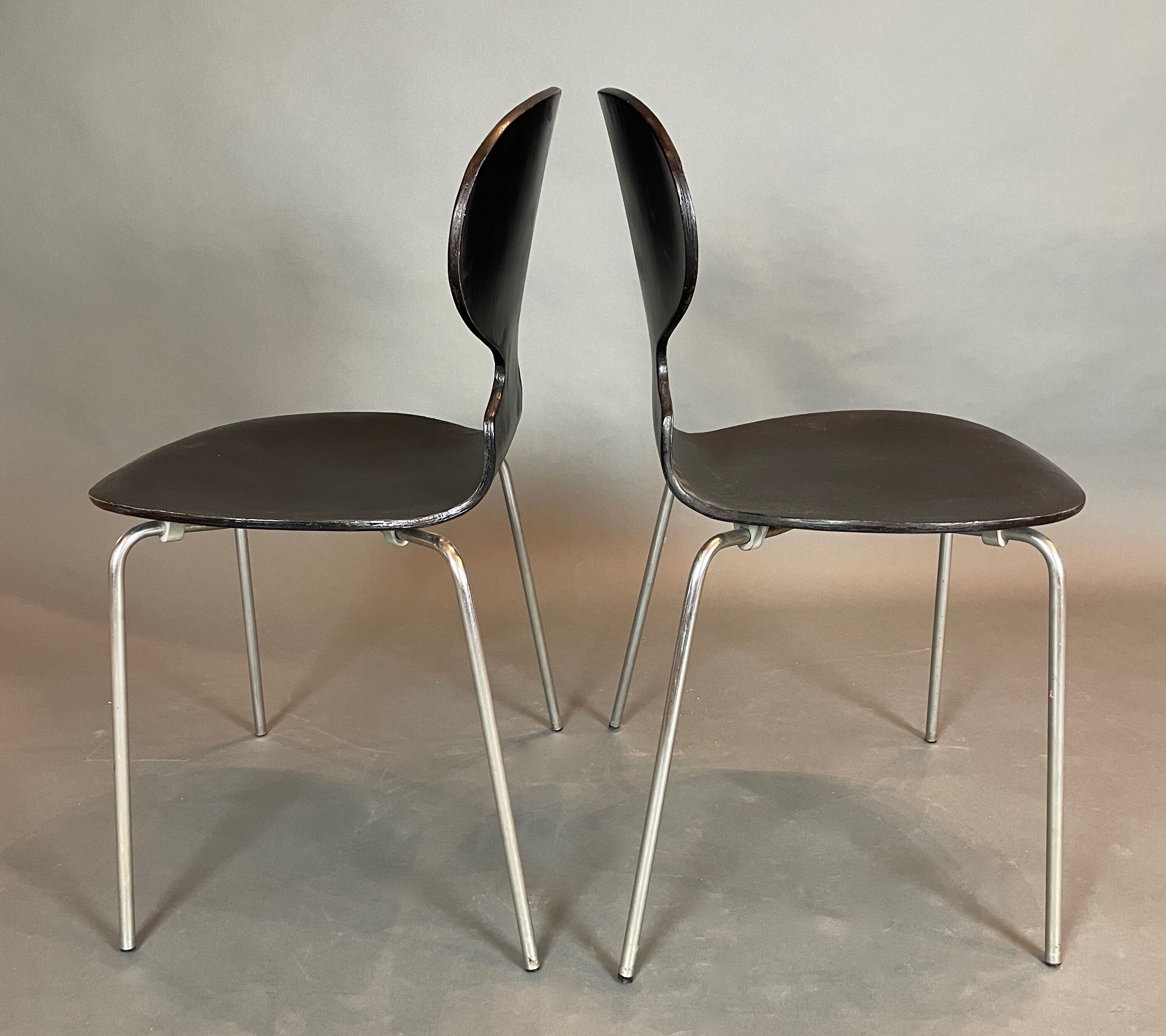 Paire de chaises "fourmi" design Arne Jacobsen, édité par Fritz Hansen circa 1960