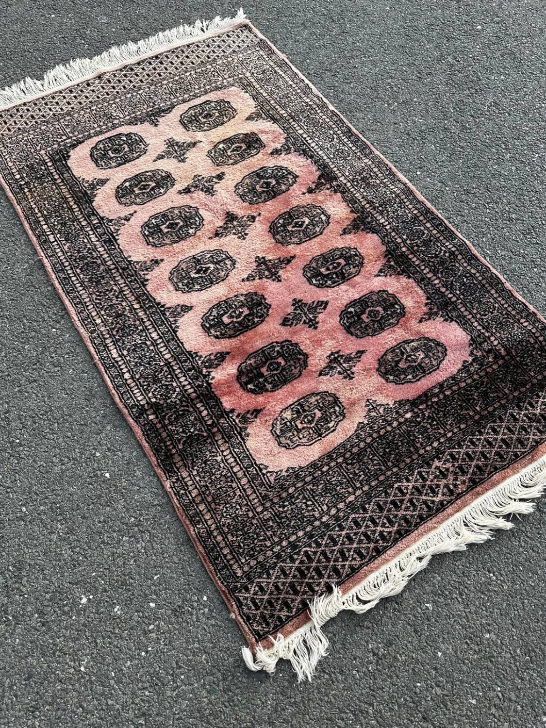 Tapis pakistanais fait main