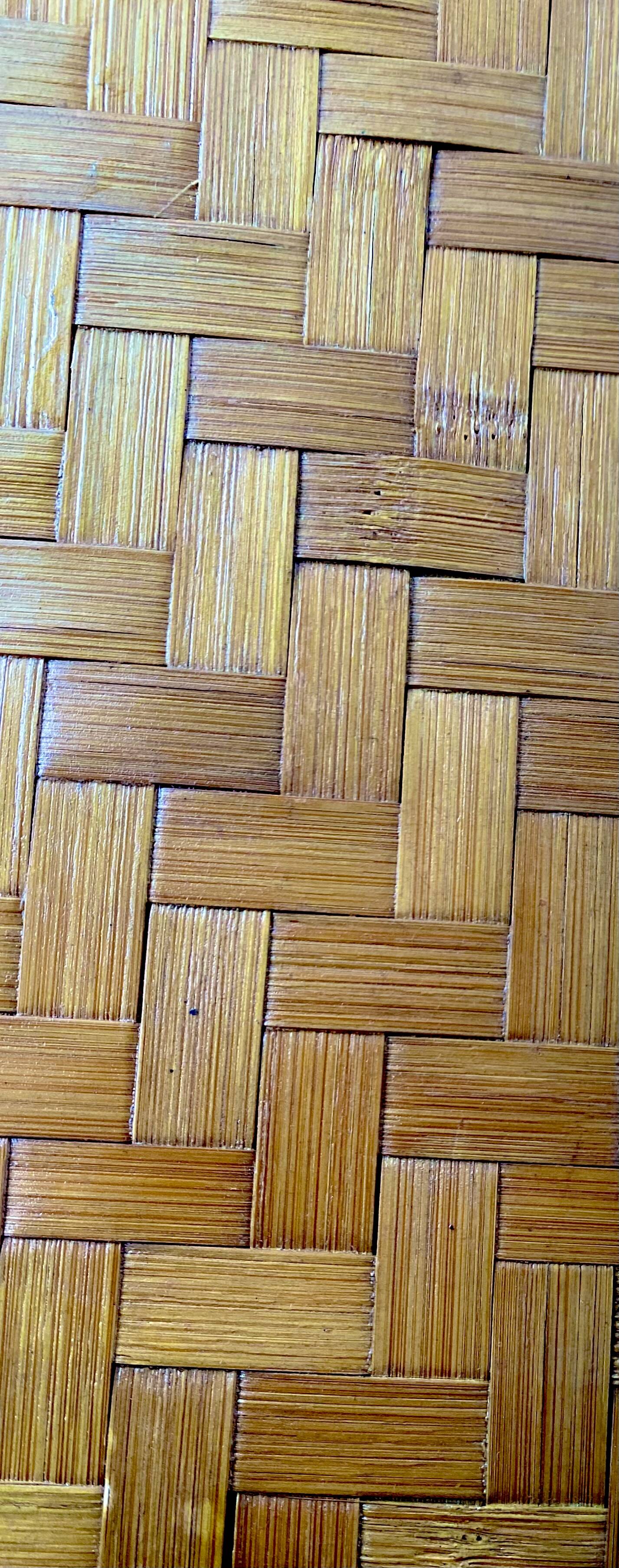 Hollywood regency brass and woven bamboo magazine rack, Metal Linea Nova Italy 1970