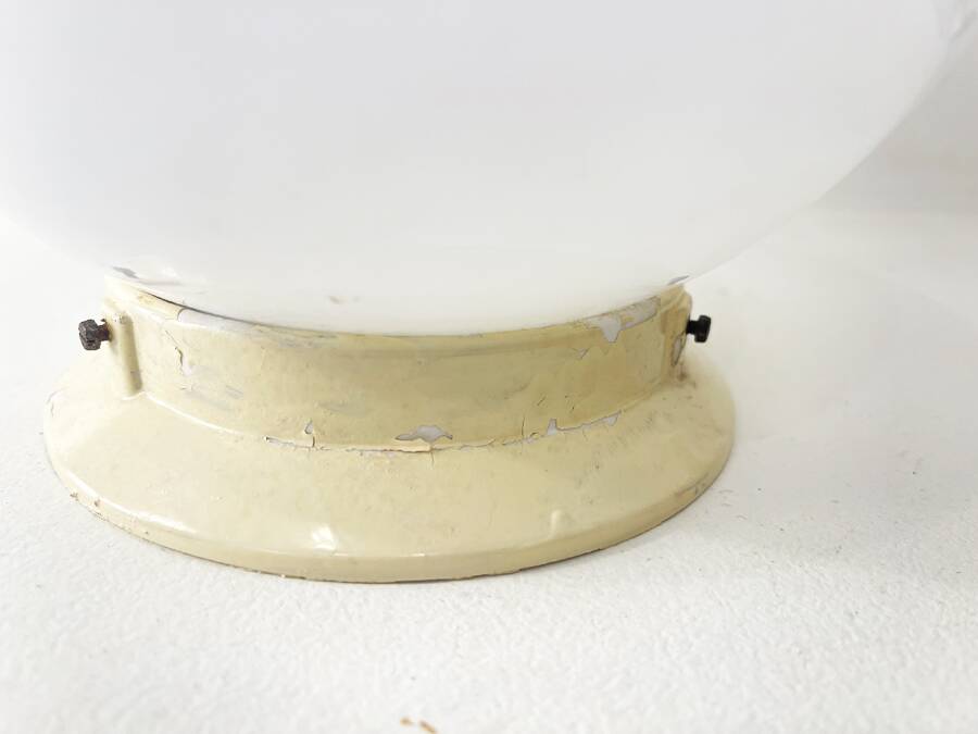 Plafonnier boule verre opalin, 1960