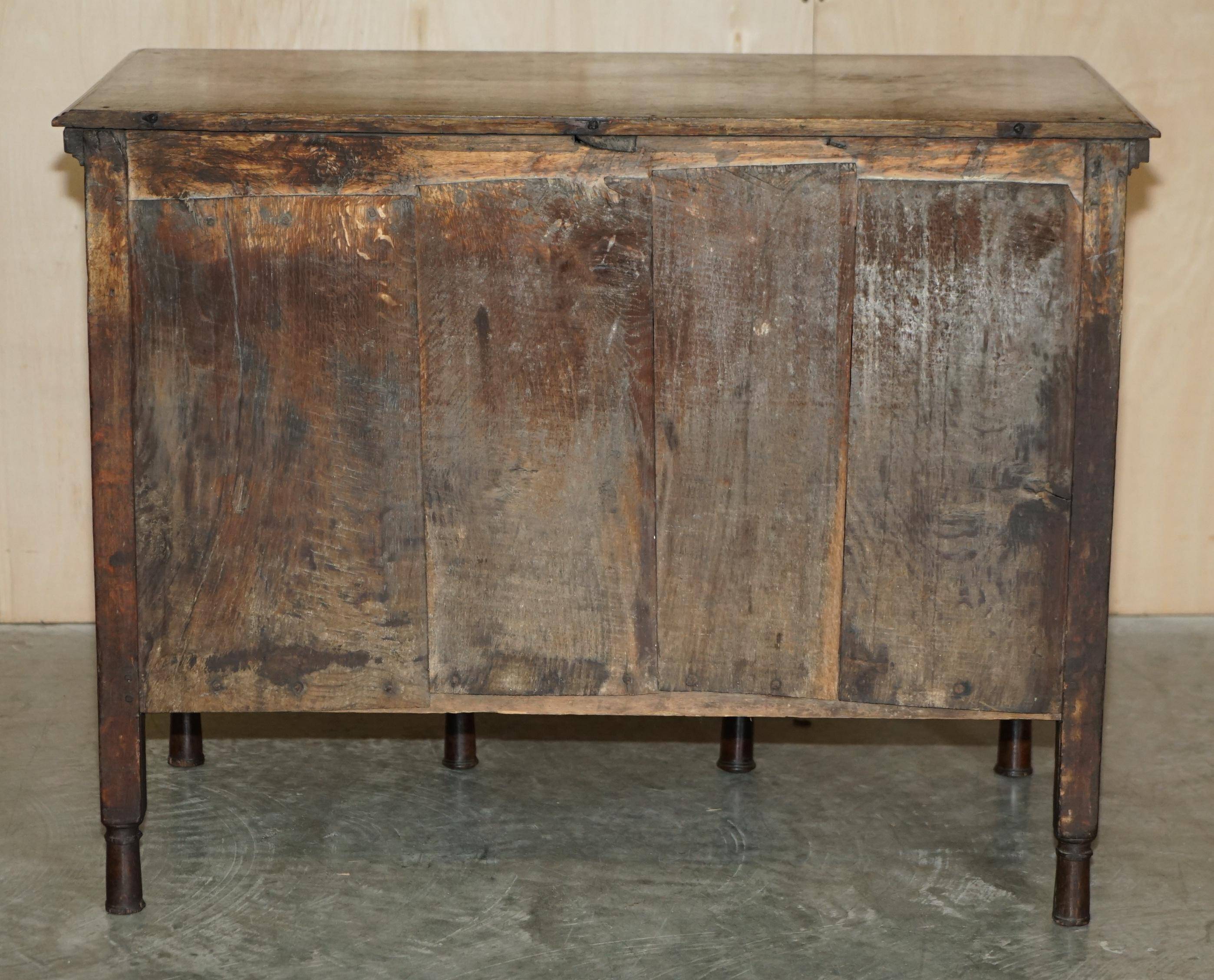 Commode hollandaise en chêne d'époque circa 1720-1740