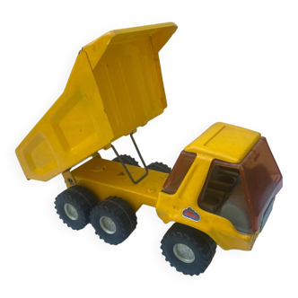 Dump truck