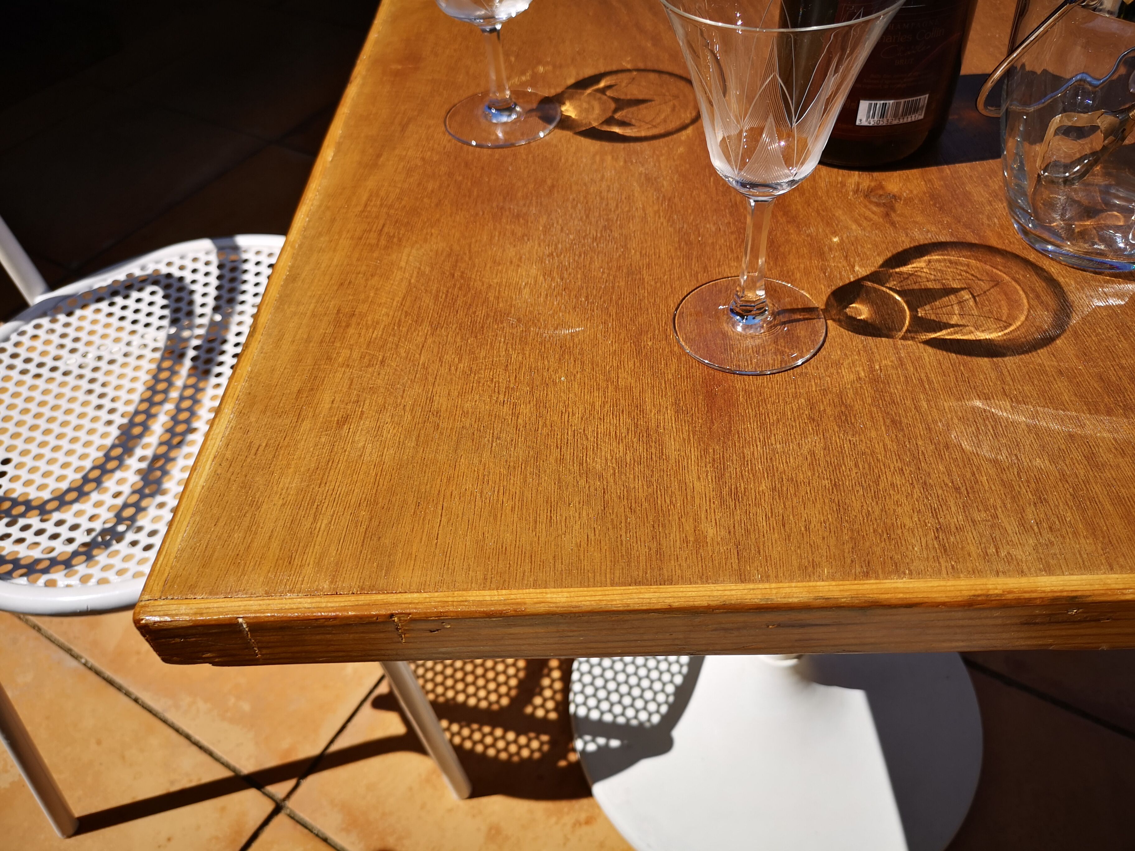 Tulip foot bistro table and 3 bistro chairs