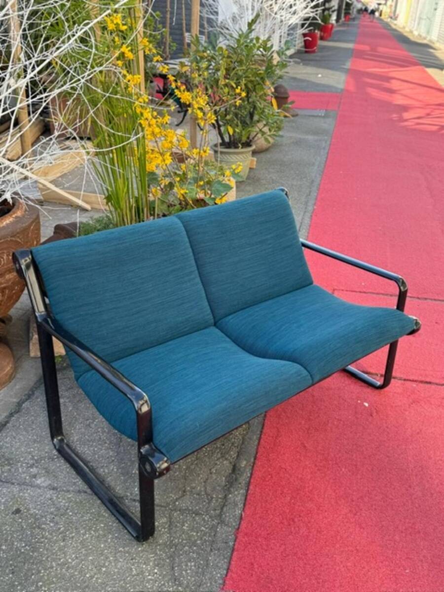 Bruce Hannah & Andrew Morrison: Knoll Sofa