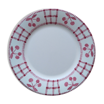 Assiette de service en faïence avec décor de cerises