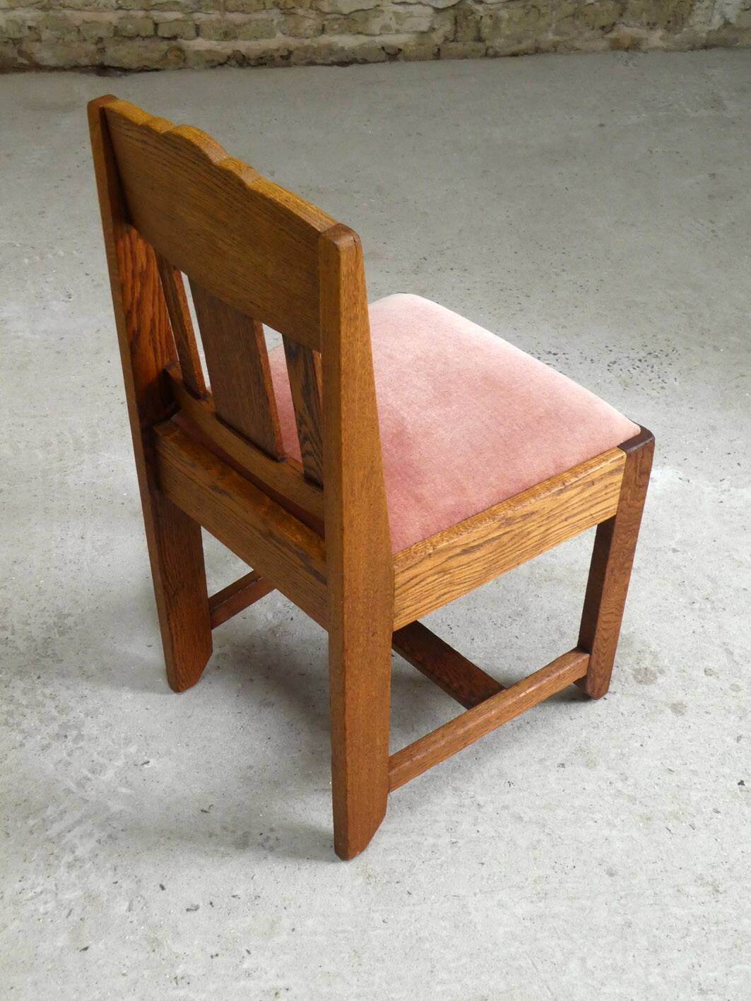 Oak chair of the Amsterdam School, 1930
