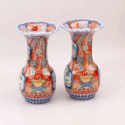 Pair of vases with Petrus Regout Maastricht decoration in Imari style porcelain - 19th century