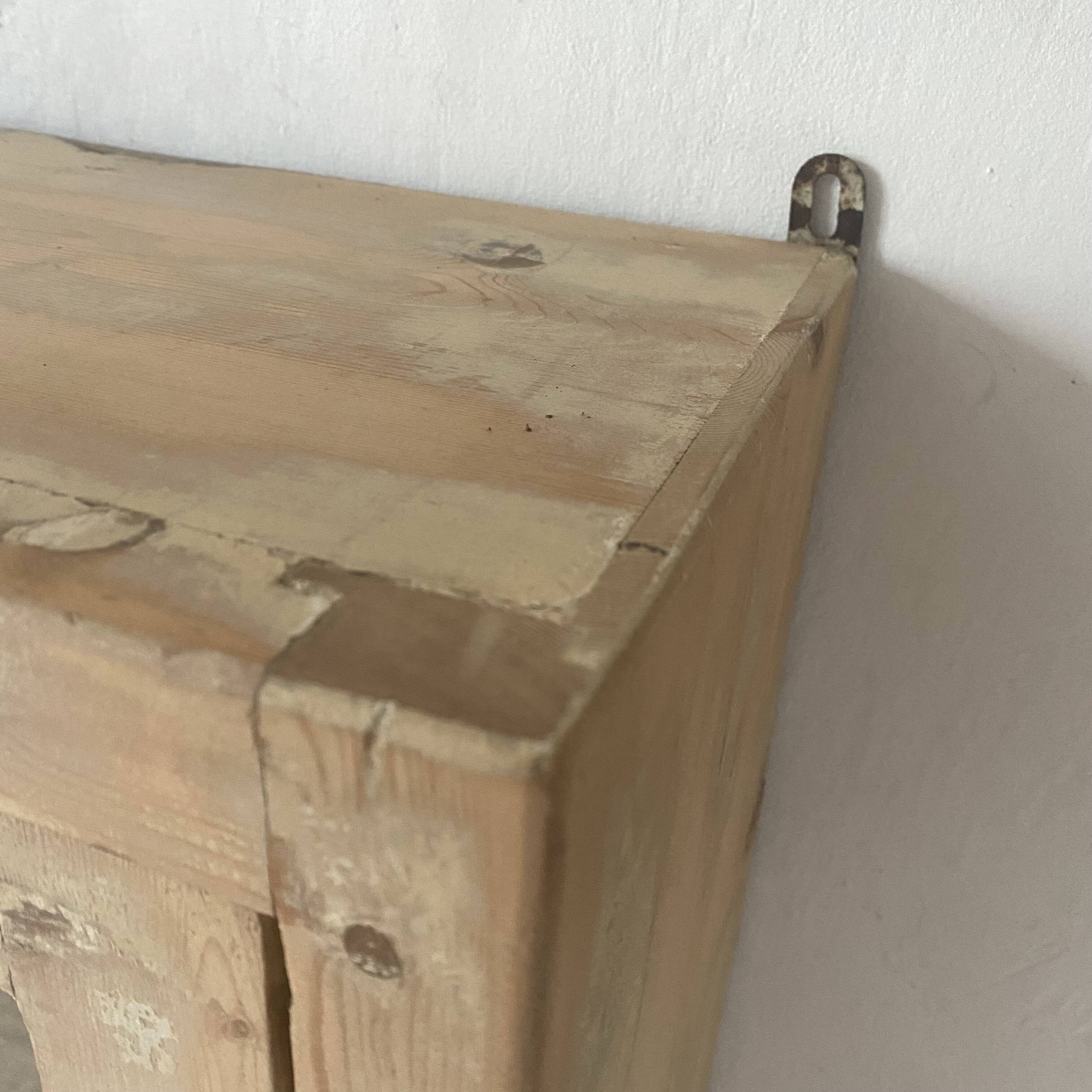Armoire murale , vitrine à suspendre