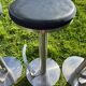 Tabourets de bar en inox et cuir noir