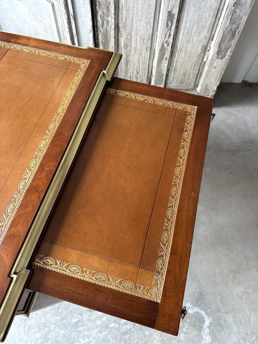Flat desk in Directoire style
