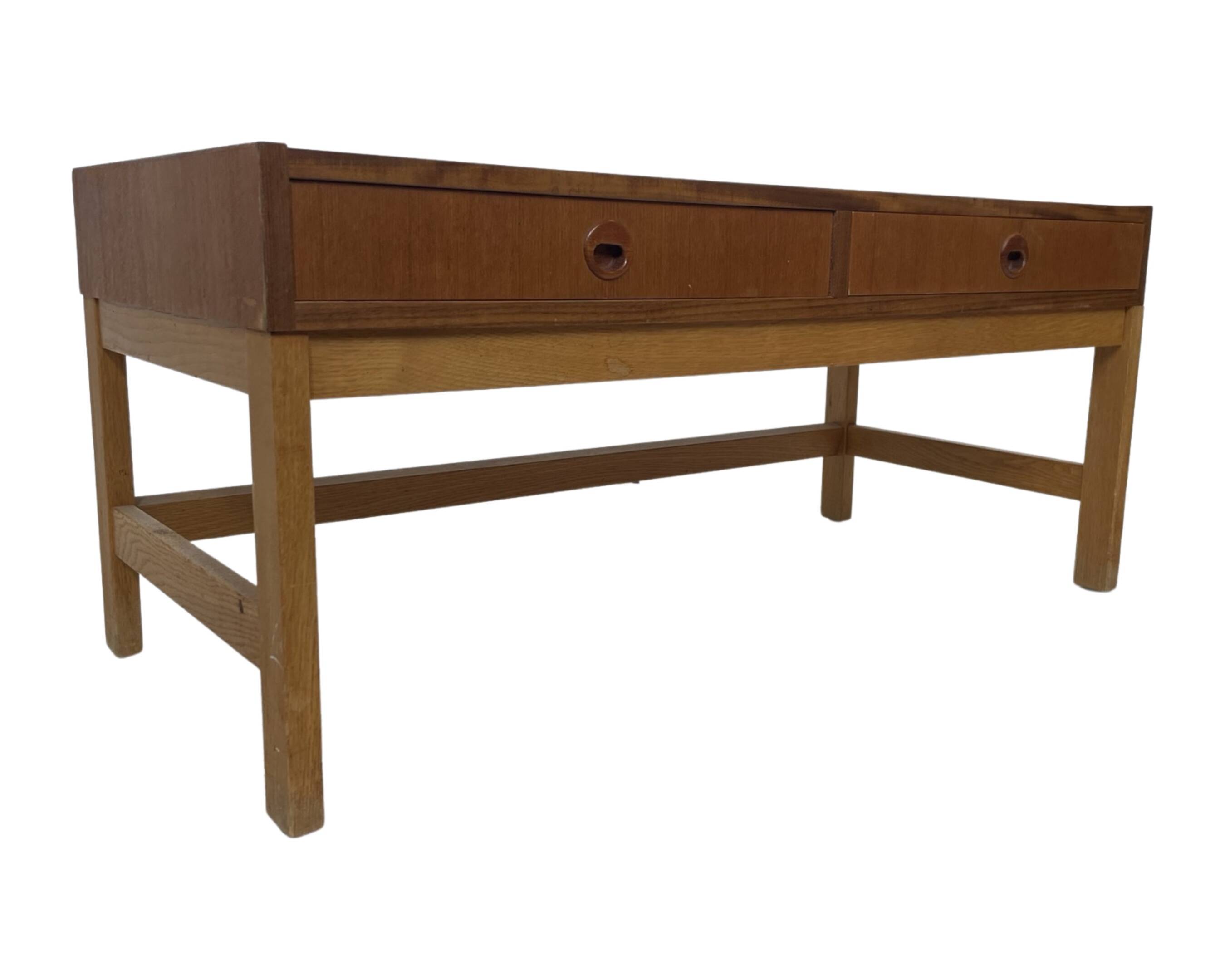 Meuble bas vintage danois modèle 1960, placage de teck