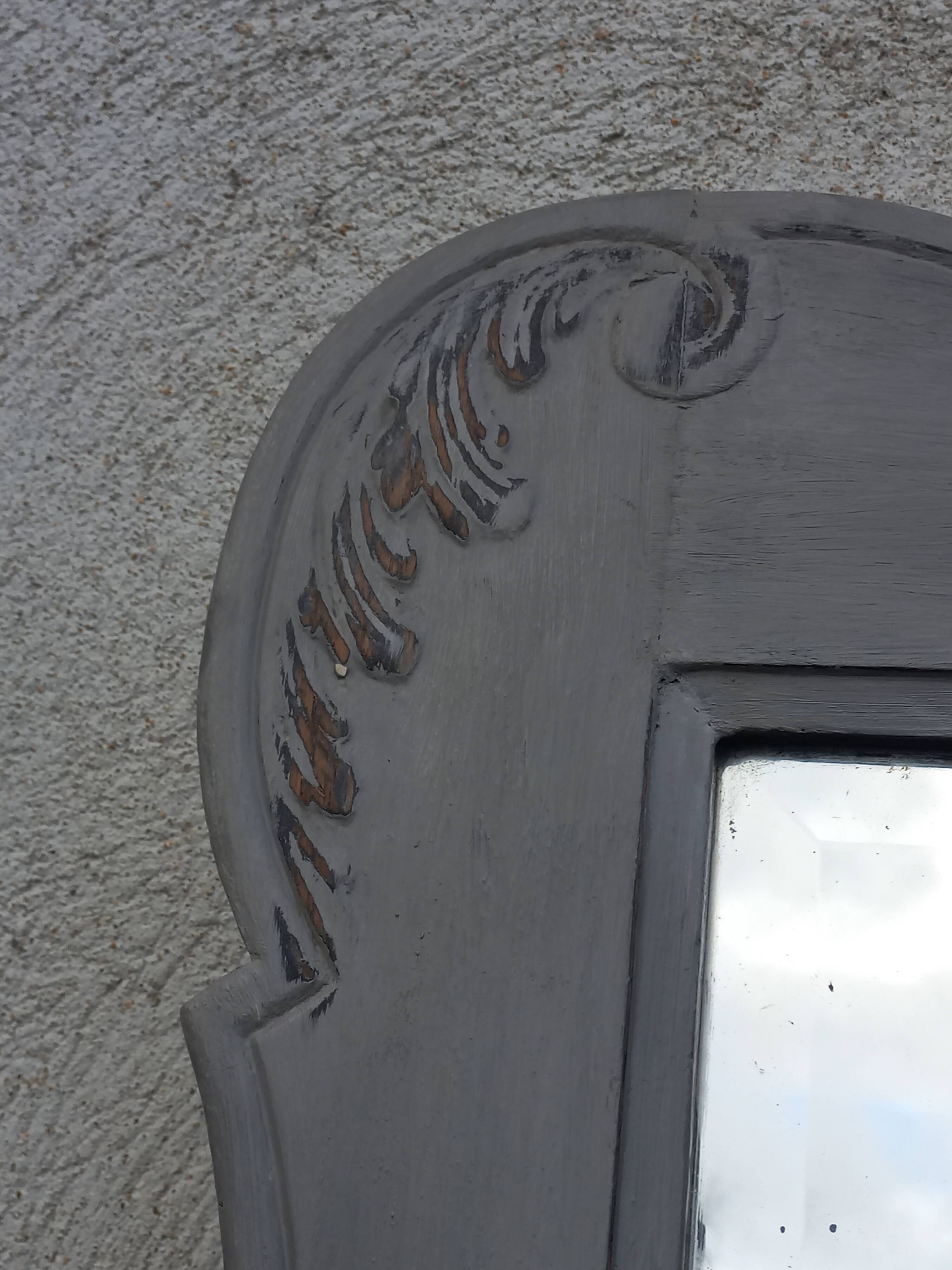 Antique Louis XV style mirror in solid oak with grey patina, 131cm.