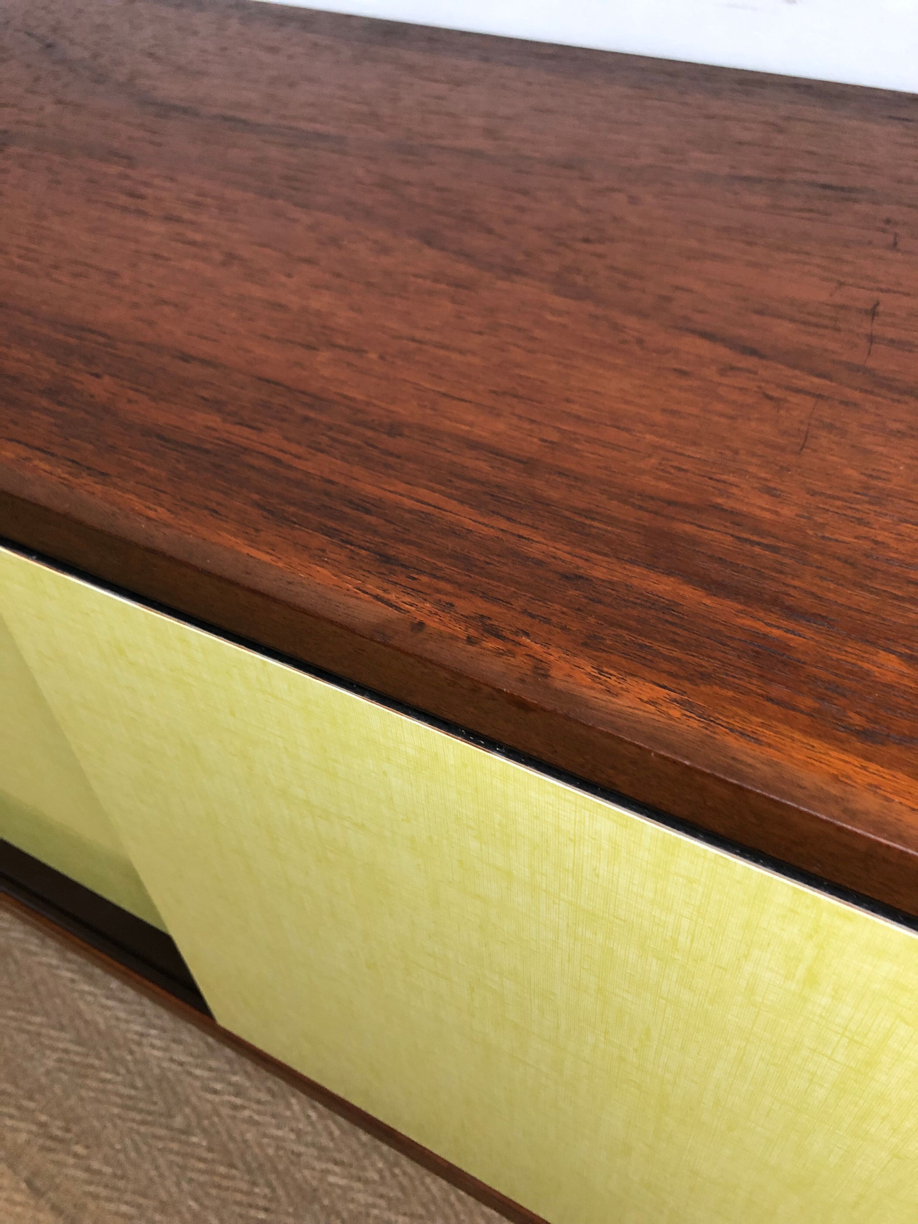 Wall-mounted sideboard