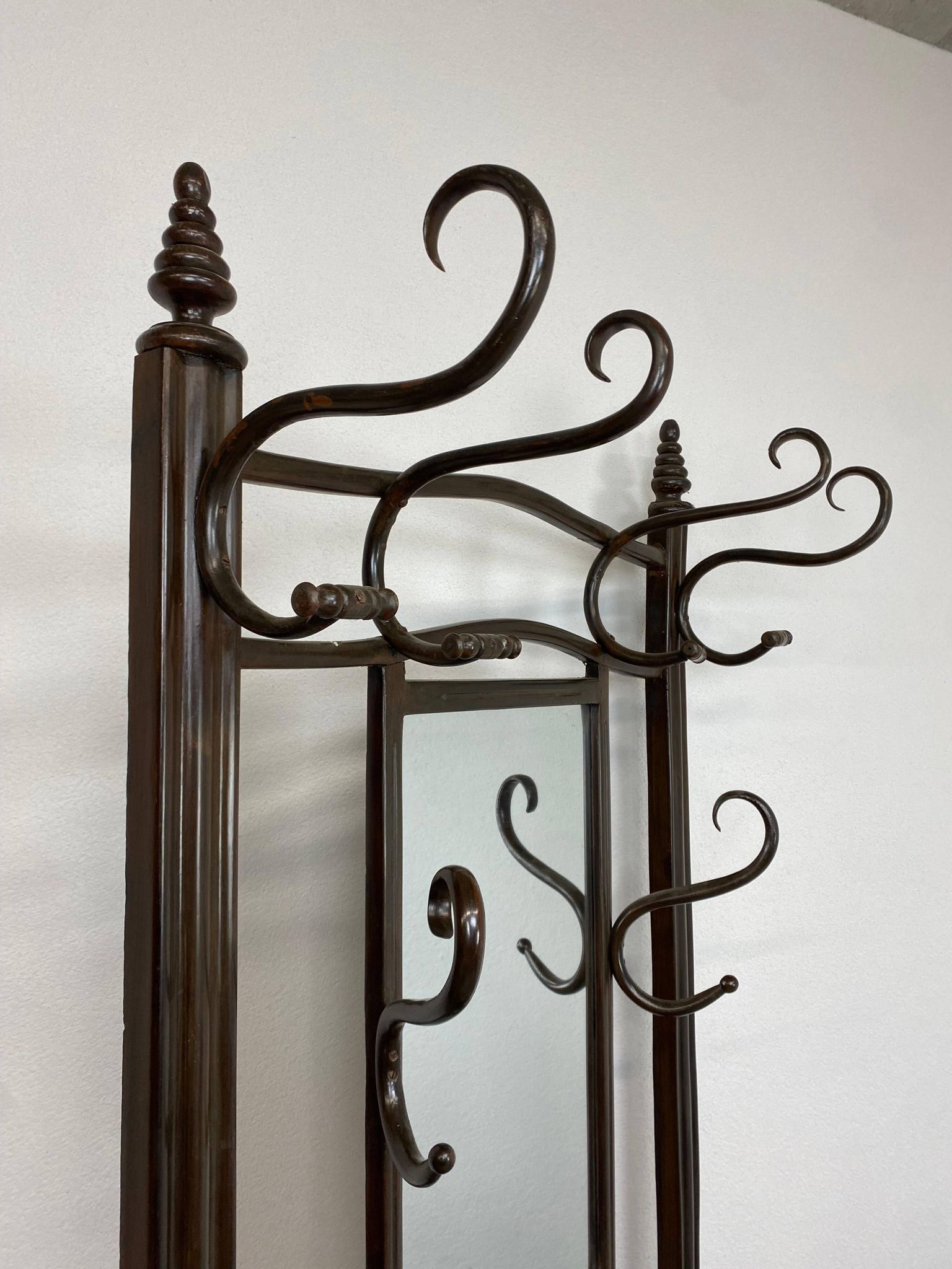 Portemanteau en bois courbé n°1082 par J&J Kohn